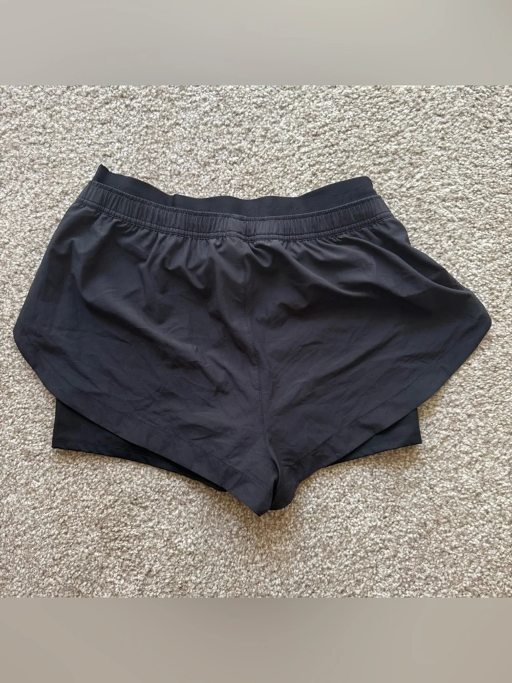Vuori Luna Shorts - Picture 2 of 3
